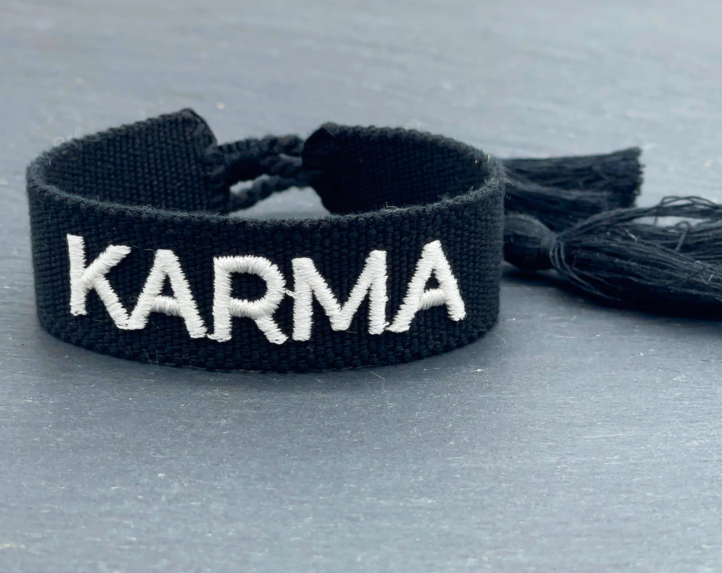 KARMA Statement Armband – Stilvoller Begleiter im Boho Style