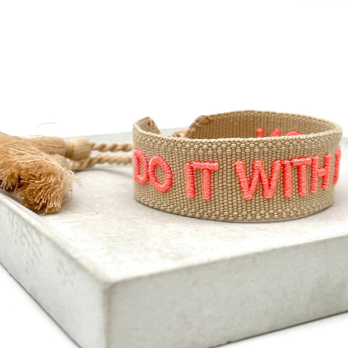 DO IT WITH PASSION Statement Armband gewebt, bestickt