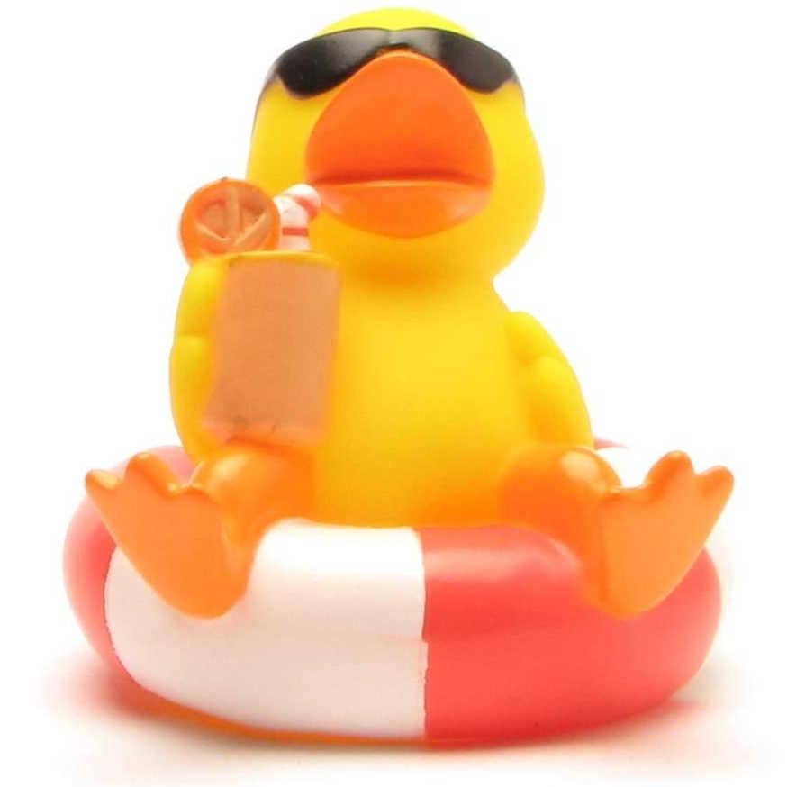 Badeente im Schwimmreifen – Urlaubsfeeling für die Wanne!