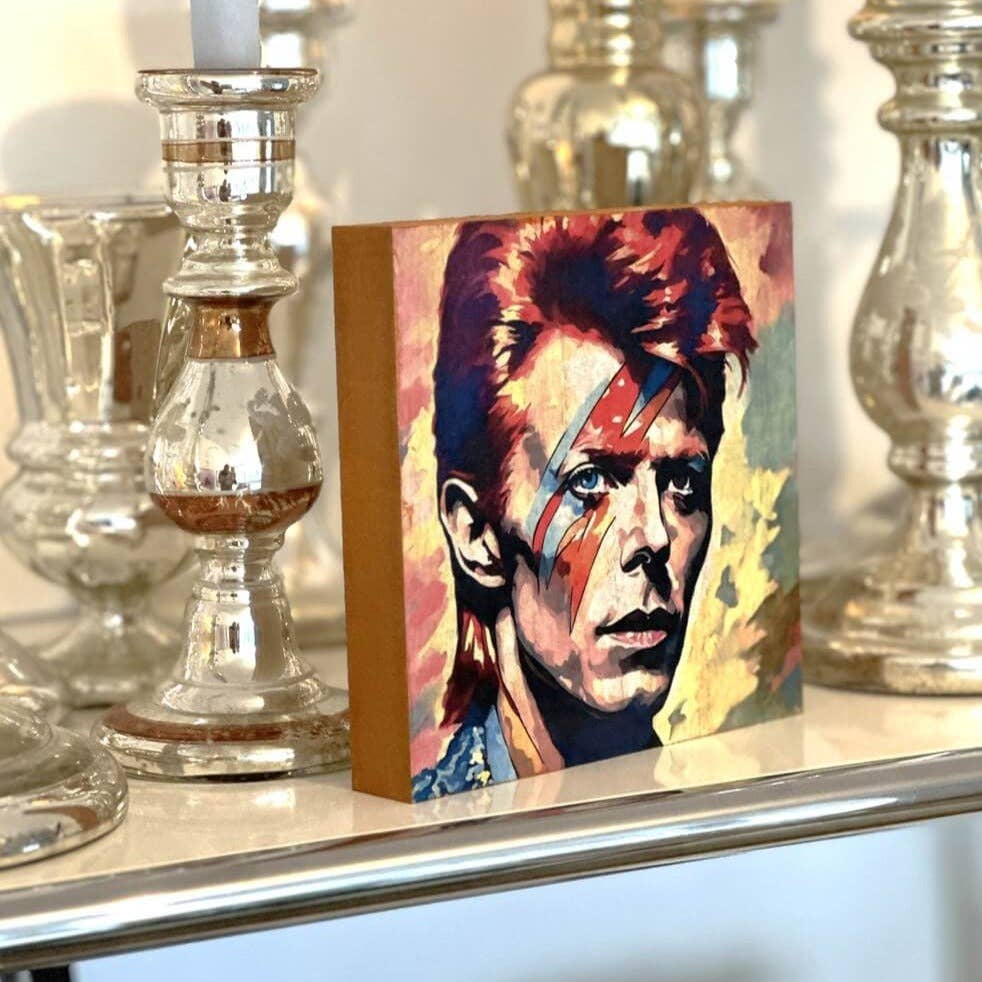 Klopf auf Holz: Impressed David – Handgefertigtes Kunstwerk aus Holz 15x15 cm