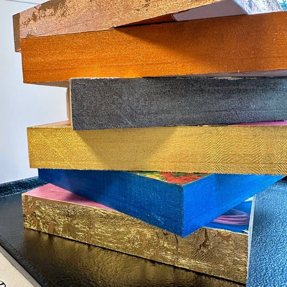 Holz in der Hütte: Pop-Art Frida – Handgefertigtes Kunstwerk aus Holz 15x15 cm