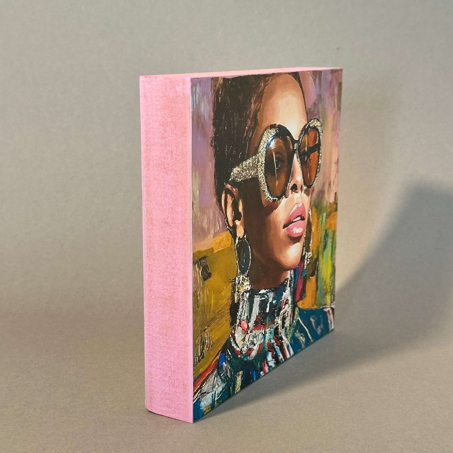 Holzbild "Crazy in Wood" (Glitzer-Brille) – Handgefertigtes Kunstwerk aus Holz 15x15 cm