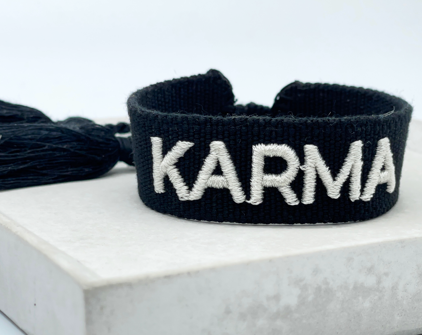 KARMA Statement Armband – Stilvoller Begleiter im Boho Style