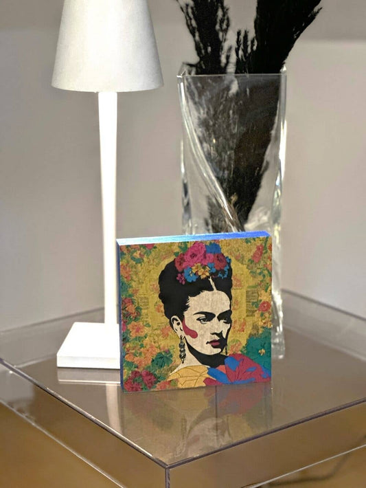 Holz in der Hütte: Pop-Art Frida – Handgefertigtes Kunstwerk aus Holz 15x15 cm