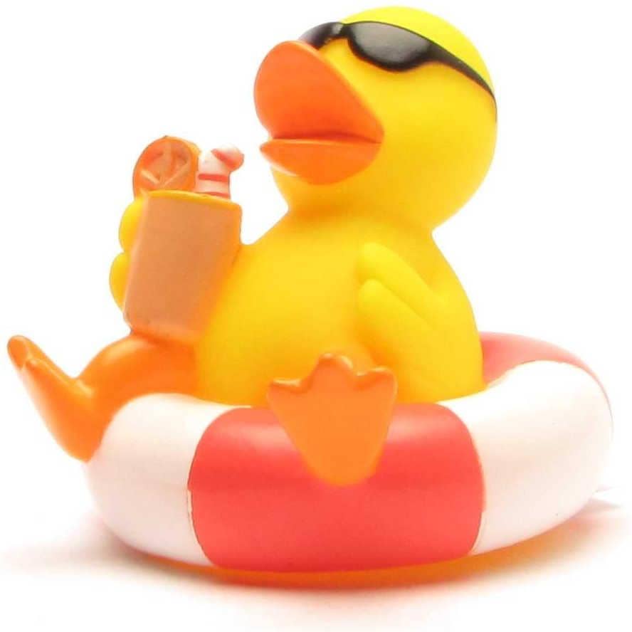 Rubber duck in a swimming ring – holiday feeling for the bathtub!