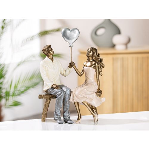 Couple - Romantic resin figure with heart balloon