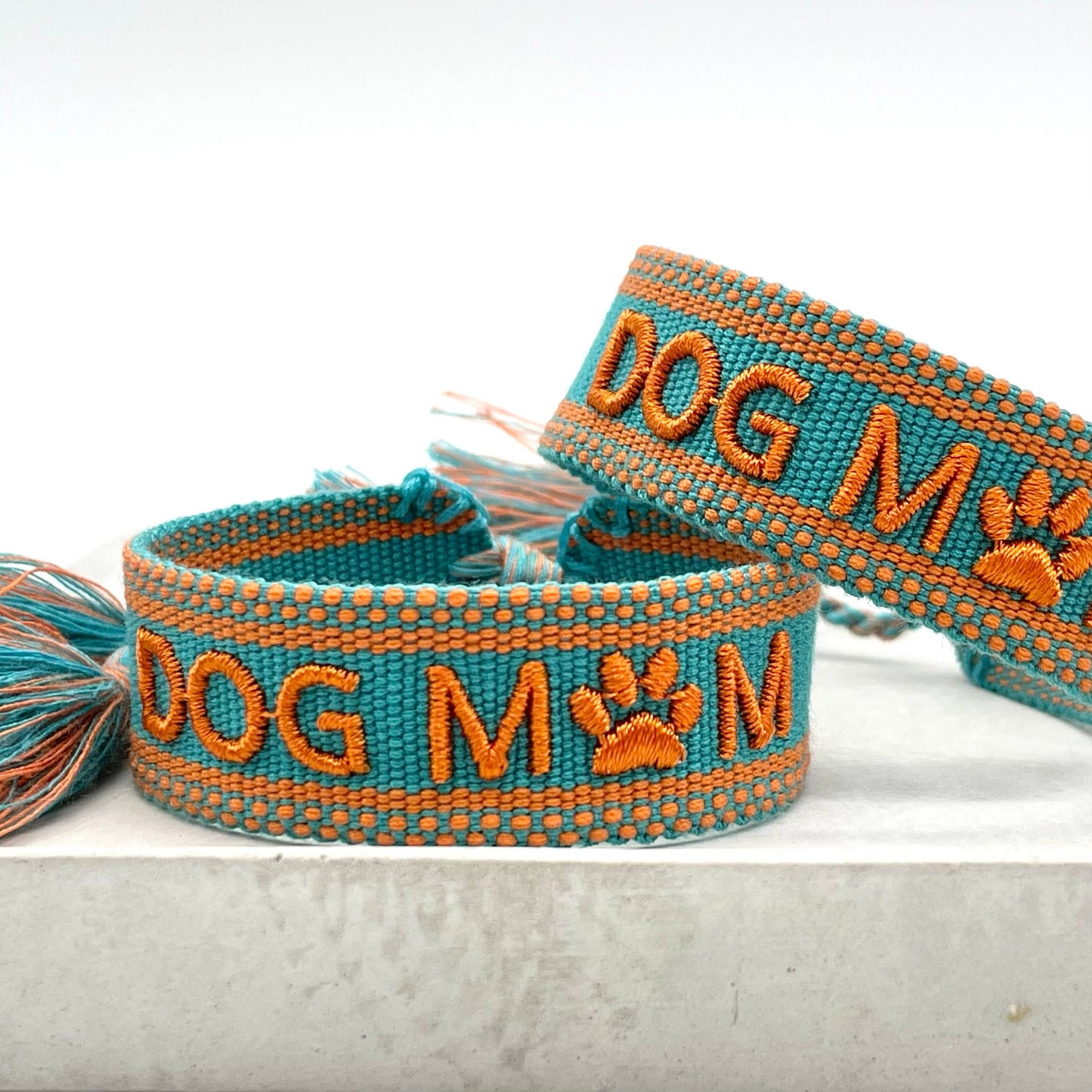 DOG MOM Statement Armband gewebt, bestickt