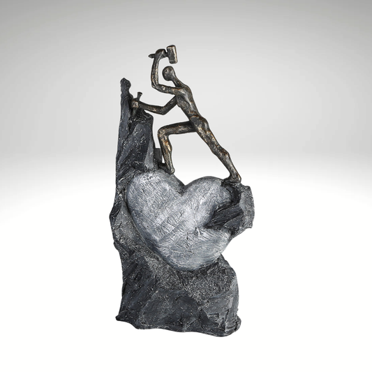 Sculpture “Heart” – Symbolic representation of commitment and devotion