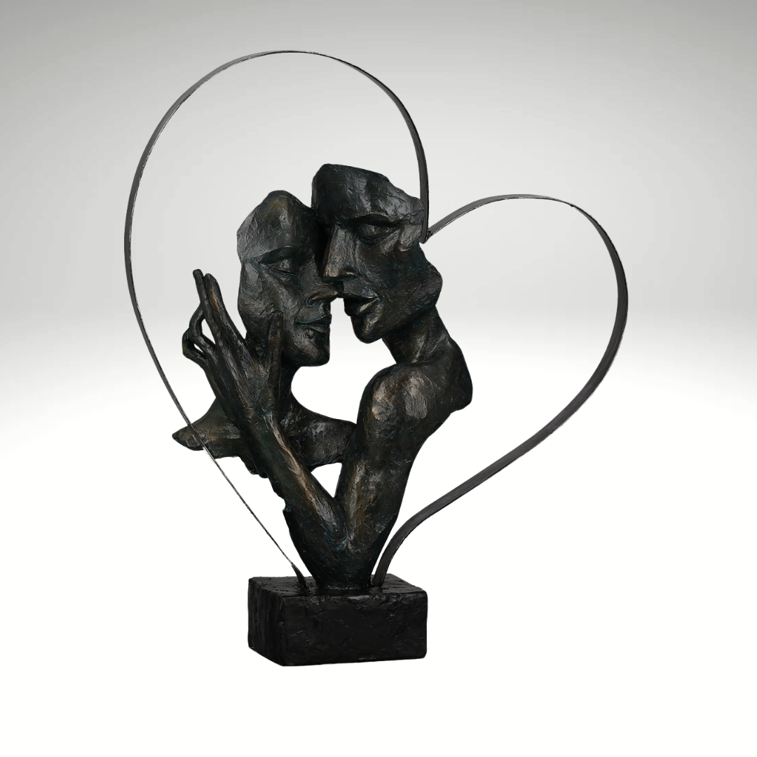 Skulptur „Essential“ – Ausdruck der Liebe im kunstvollen Design