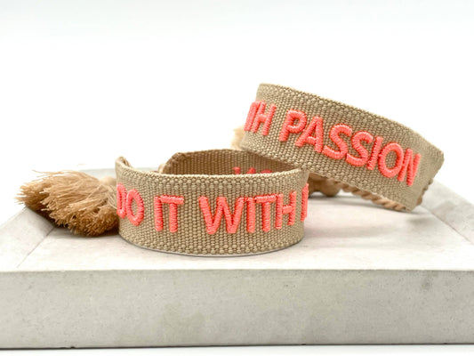 DO IT WITH PASSION Statement Armband gewebt, bestickt