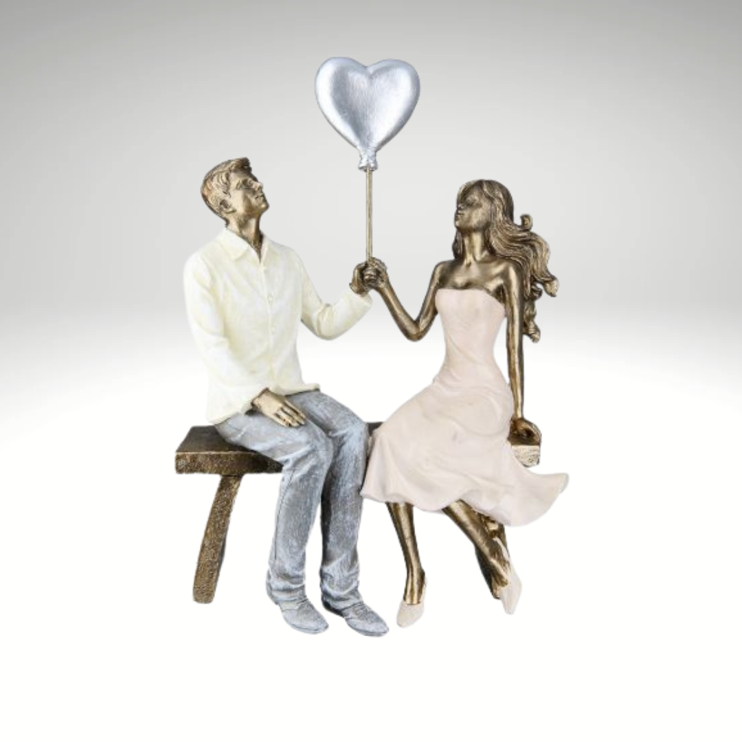 Couple - Romantic resin figure with heart balloon