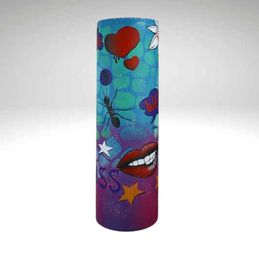 Street Art Vase – Glasvase mit Graffitimotiv und Herzdesign